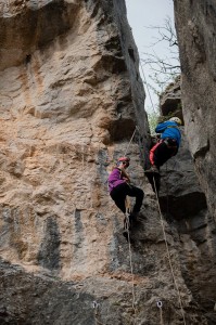 Chiara sulla corda, assistita dal Generale