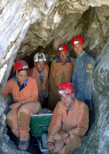 22 Agosto 2010: il gruppo di scavatori all'ingresso